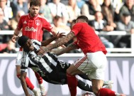 金年会官网-关于足球赛场悬念重重：劲旅对决，谁将笑到最后？的信息