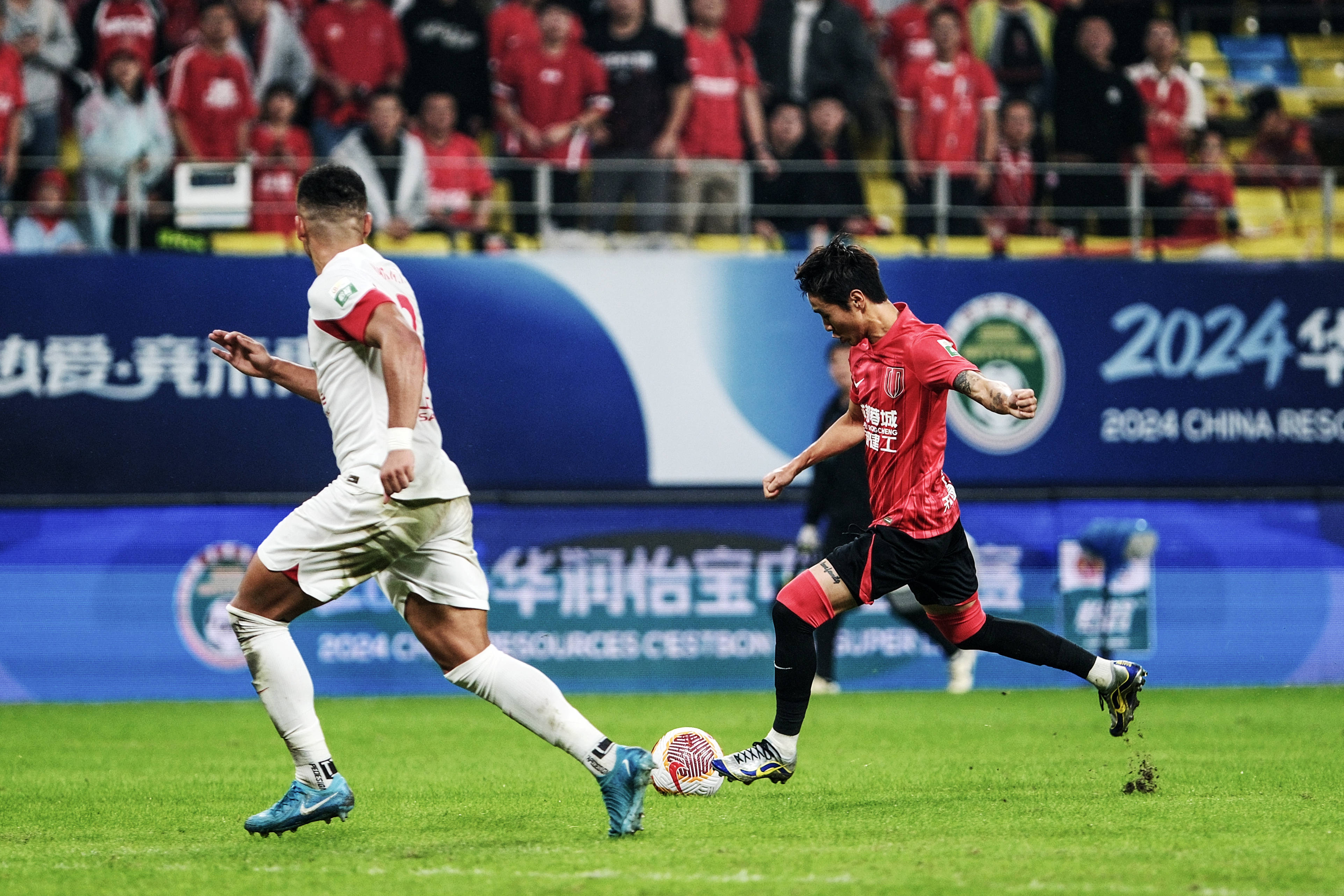 关于赛季揭幕,球员表现抢眼铺开新一轮比赛的信息 关于赛季揭幕,球员表现抢眼铺开新一轮比赛的信息