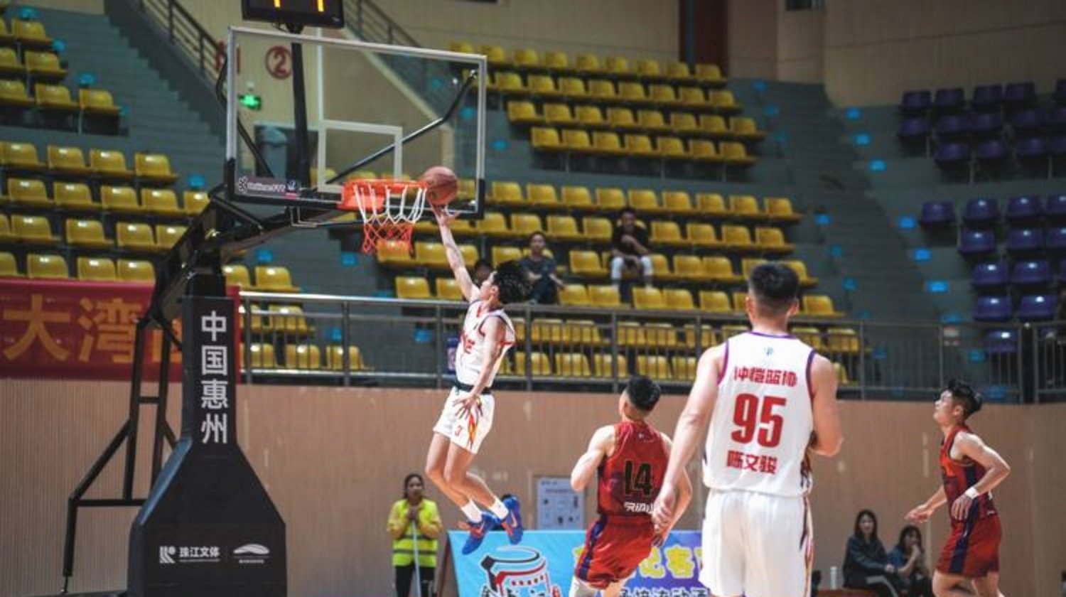 关于赛季揭幕,球员表现抢眼铺开新一轮比赛的信息 关于赛季揭幕,球员表现抢眼铺开新一轮比赛的信息