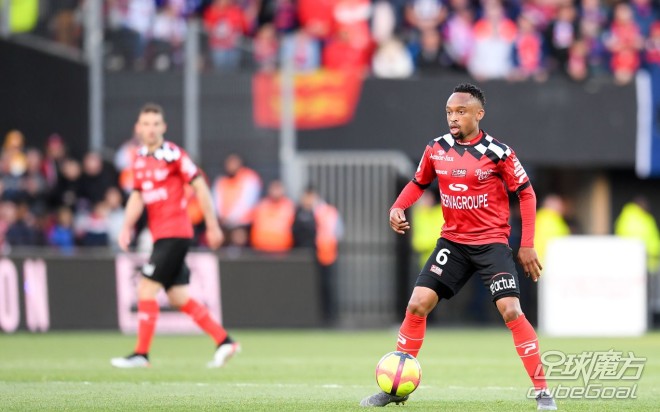 包含亚眠迎战甘冈，力争在法甲积分榜上有所突破的词条